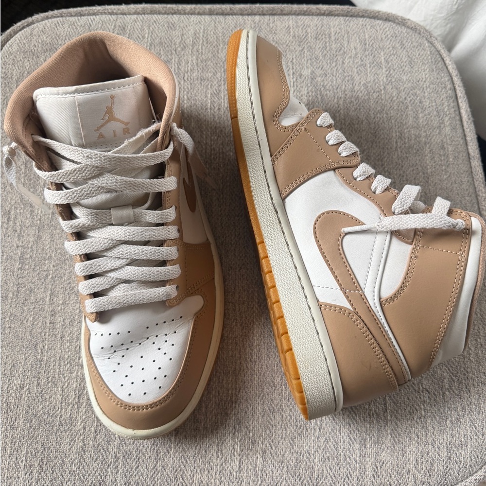 Air Jordan 1 Mid "Tan/Gum" sneakers